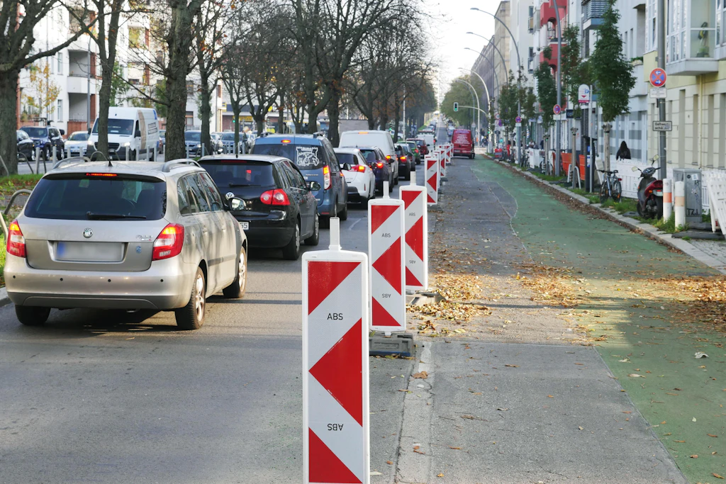 Im Zweifel für das Auto: Verkehrssenatorin stoppt neue Radwege in Berlin