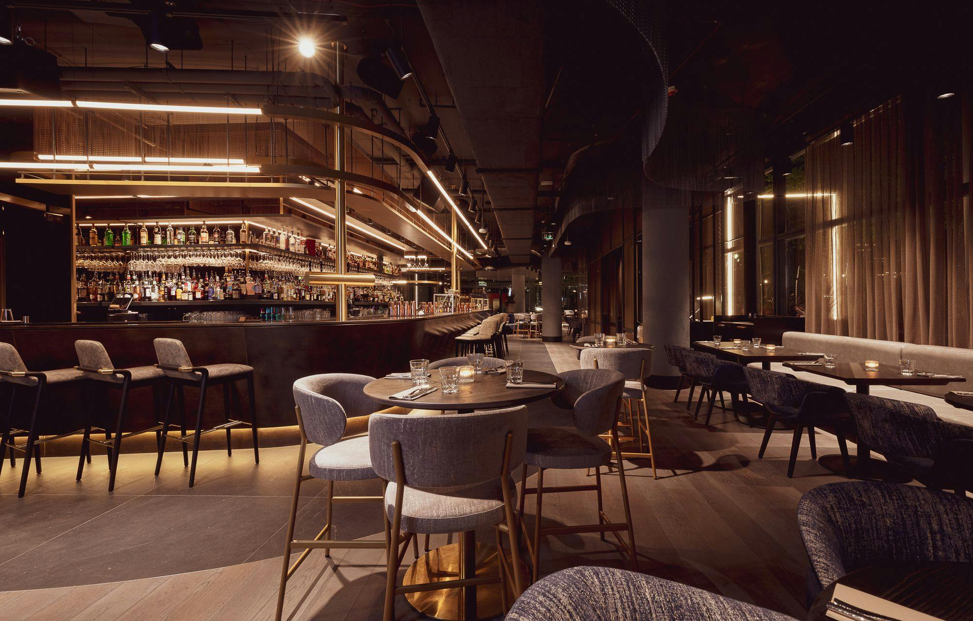 The Alchemist am Potsdamer Platz im Test: rauchende Drinks, schwarzer ...