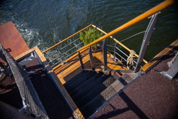 Treppe zum Unterdeck.