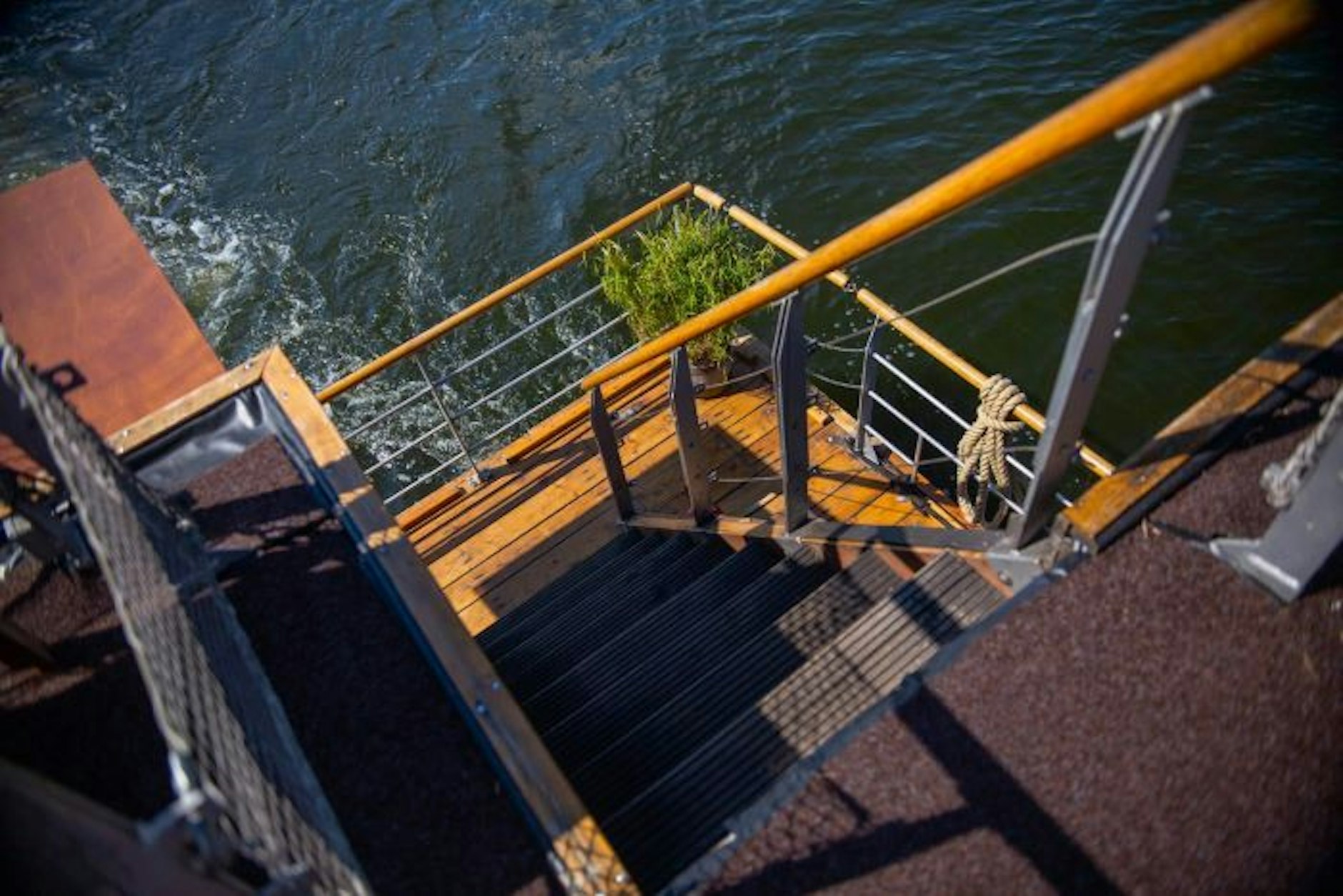 Treppe zum Unterdeck.