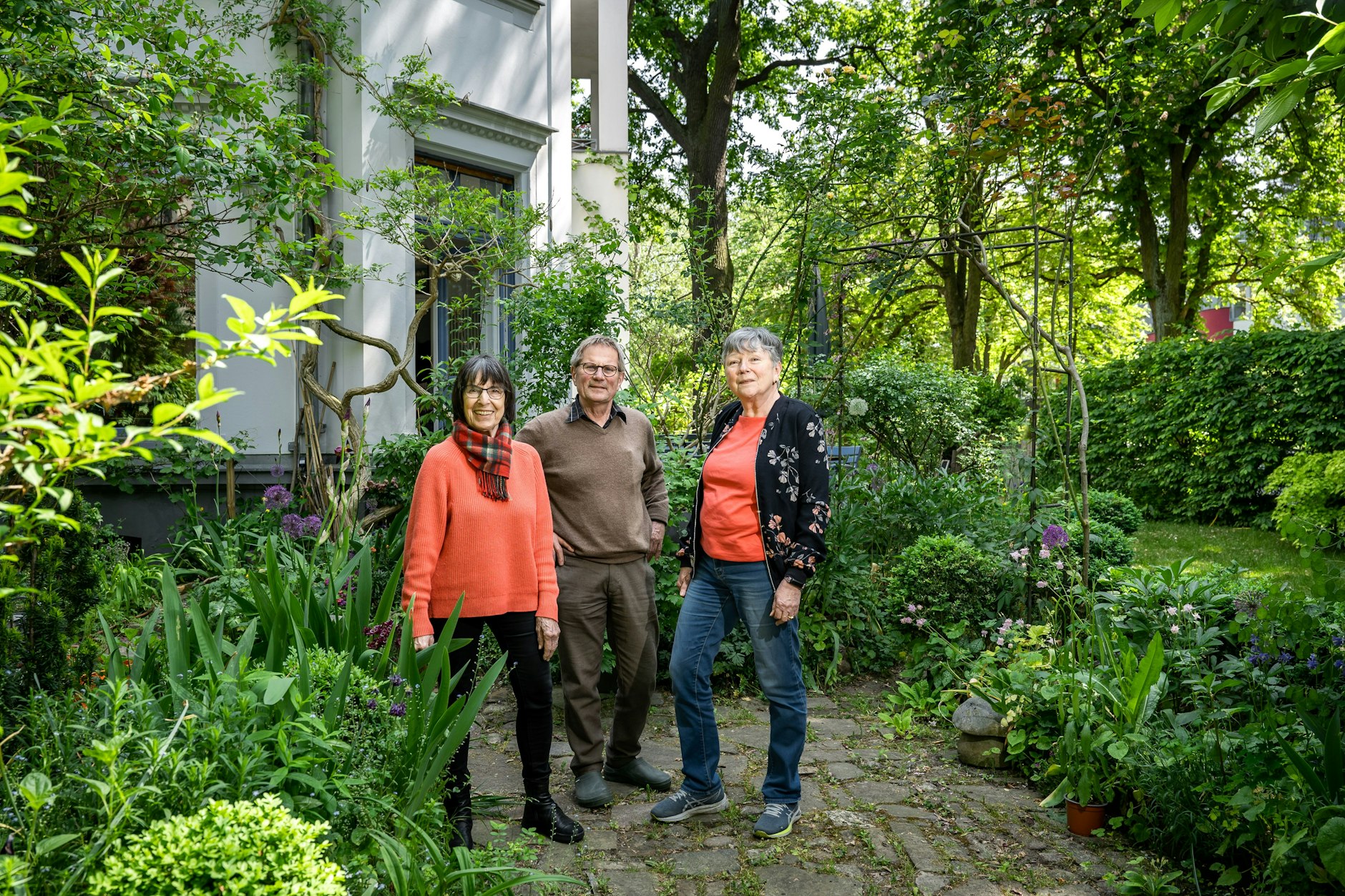Die Hausgemeinschaft in Lichterfelde setzt auf Geothermie: Günter Schlusche, seine Ehefrau Gertrud Stifel (l.) und Miteigentümerin Liselotte Stallbaum-Jagau.&nbsp;