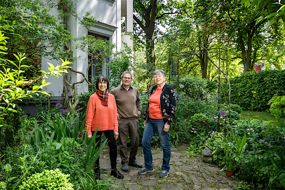 Die Hausgemeinschaft in Lichterfelde setzt auf Geothermie: Günter Schlusche, seine Ehefrau Gertrud Stifel (l.) und Miteigentümerin Liselotte Stallbaum-Jagau.&nbsp;