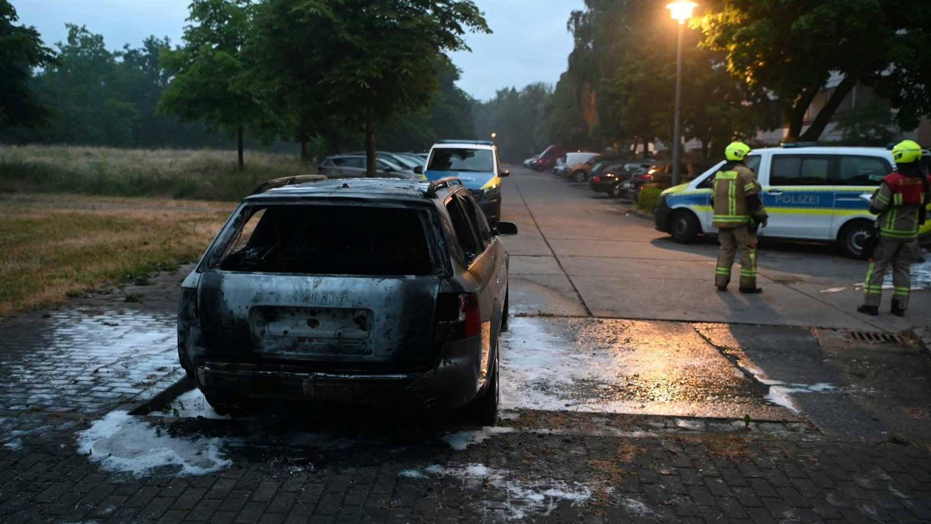 Ausgebrannter Pkw in Marzahn.
