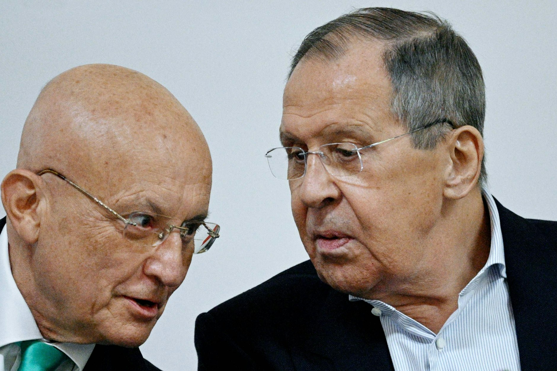 Sergej Karaganow im Gespräch mit Segrej Lawrow am 20. Mai 2023 in Russland.