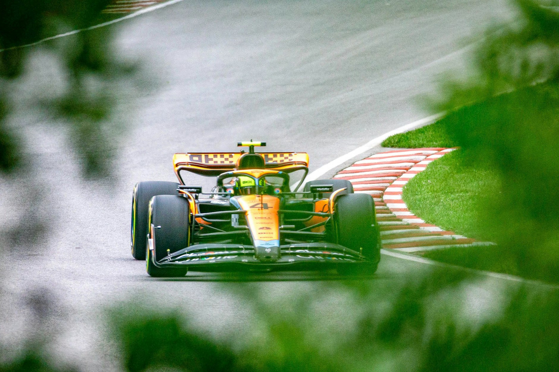 Formel-1-Bolide auf der Strecke (Symbolbild)