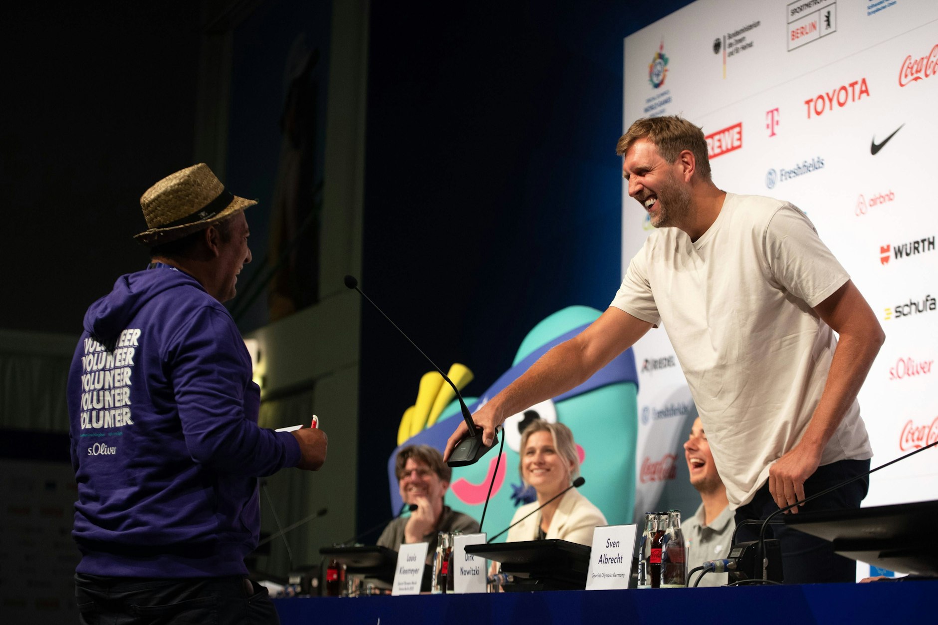 Dirk Nowitzki hatte auf der Pressekonferenz am Sonnabend seinen Spaß.