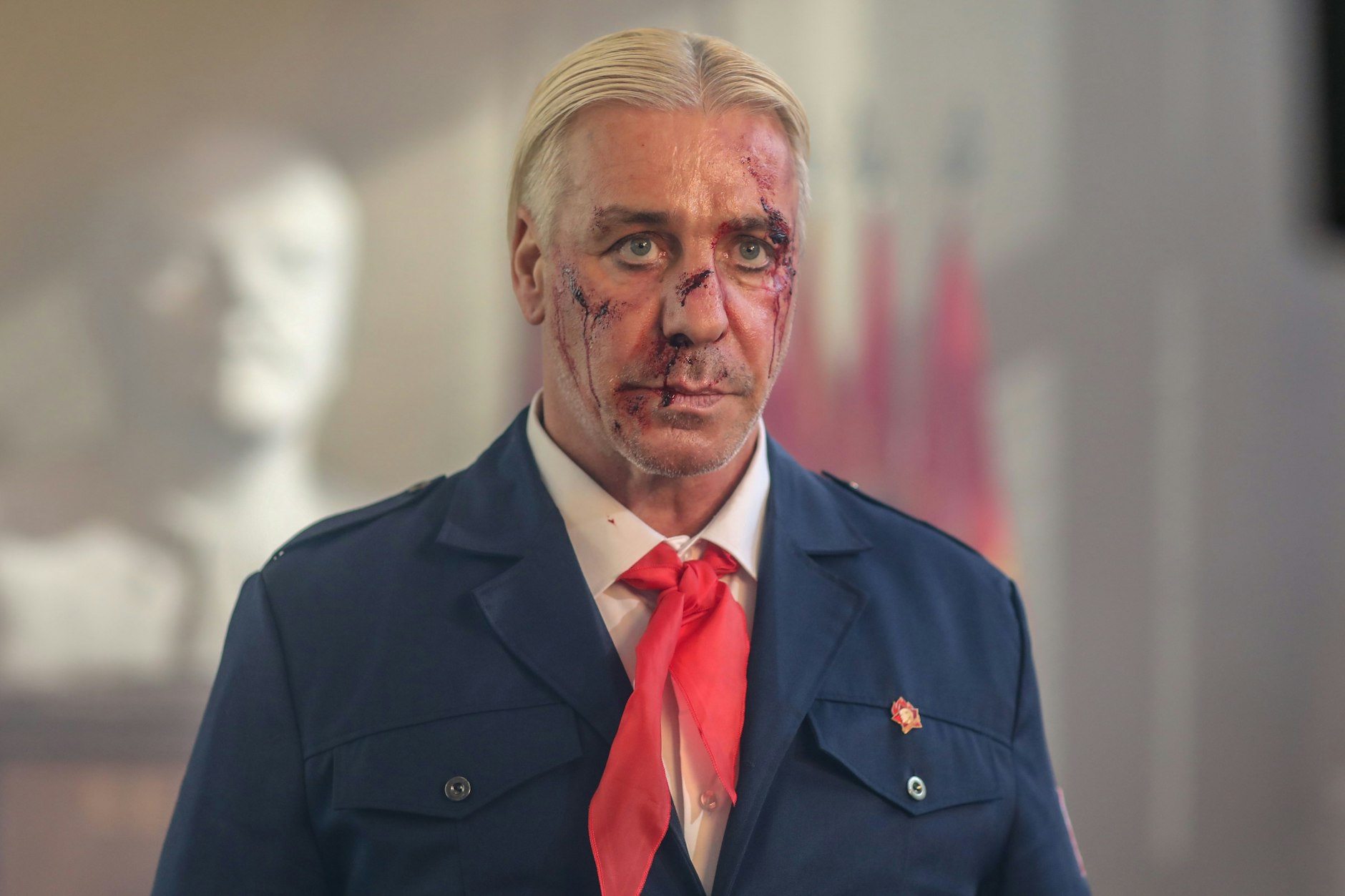 Rammstein-Sänger Till Lindemann in einer Szene aus dem Video zu "Ich hasse Kinder".
