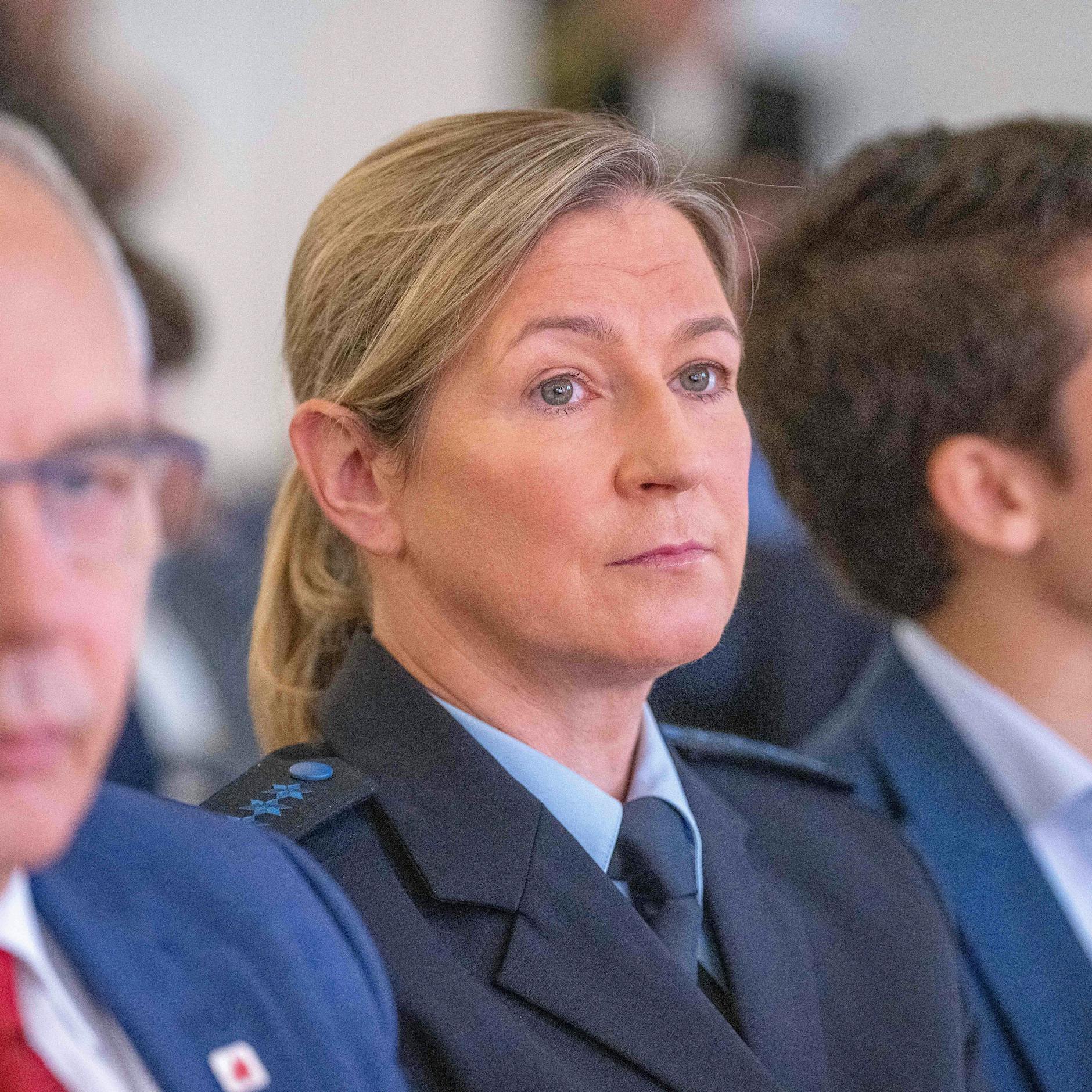 Claudia Pechstein macht Parteipolitik in Uniform, Bundespolizei prüft Verstoß gegen Dienstrecht