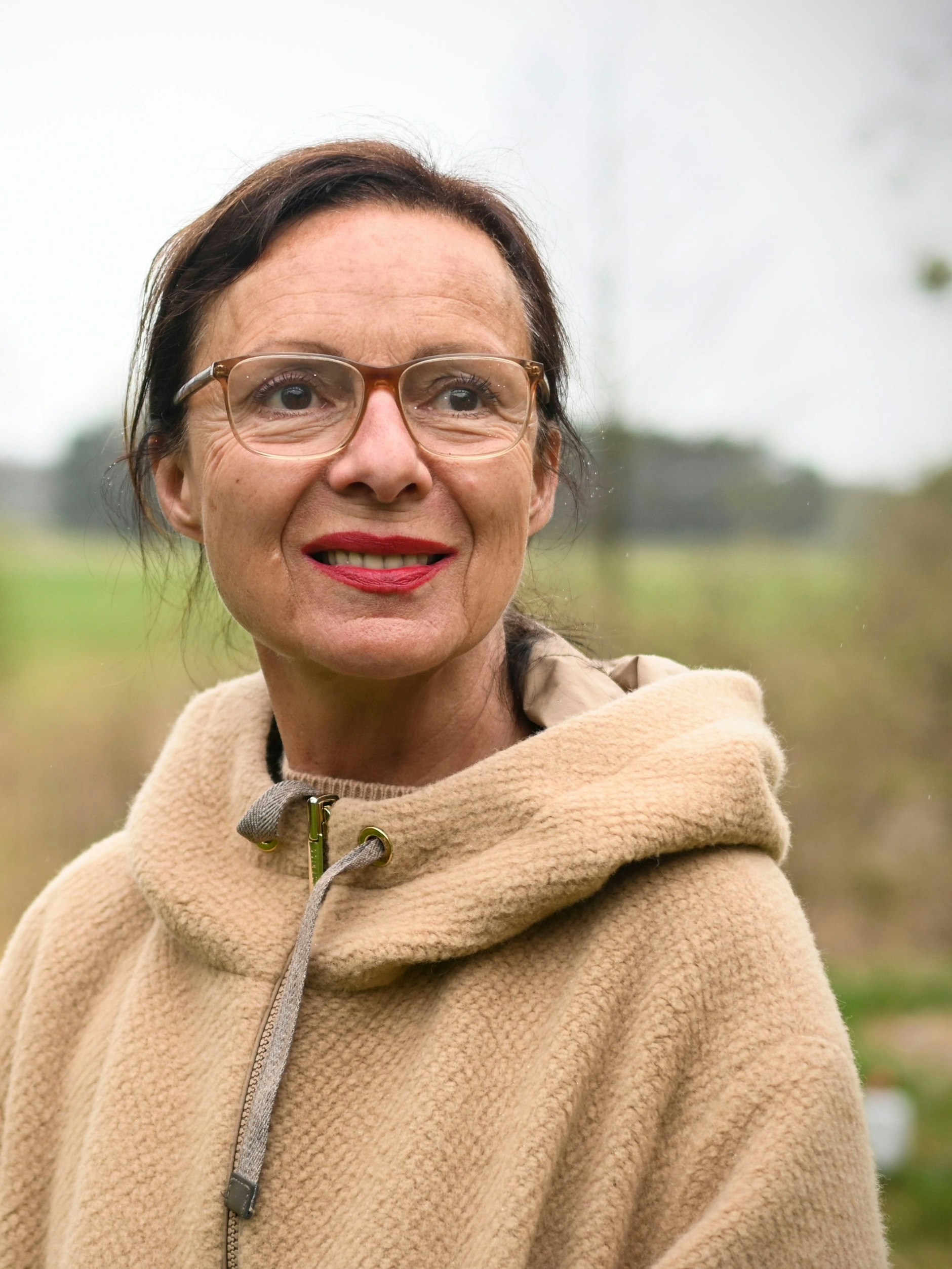 <strong>Heidemarie Schroeder</strong> arbeitete früher als Physiologin in der Charité und später als Zahnärztin in eigener Praxis. Die 69-Jährige ist in der Bürgerinitiative Wassertafel Berlin-Brandenburg aktiv und engagiert sich auch gegen den Standort der Tesla-Gigafactory im ostbrandenburgischen Grünheide, vor allem weil das riesige Areal vollständig in einem Wasserschutzgebiet steht. Der fertige Teil der Fabrik steht zu zwei Dritteln in einem Trinkwasserschutzgebiet.