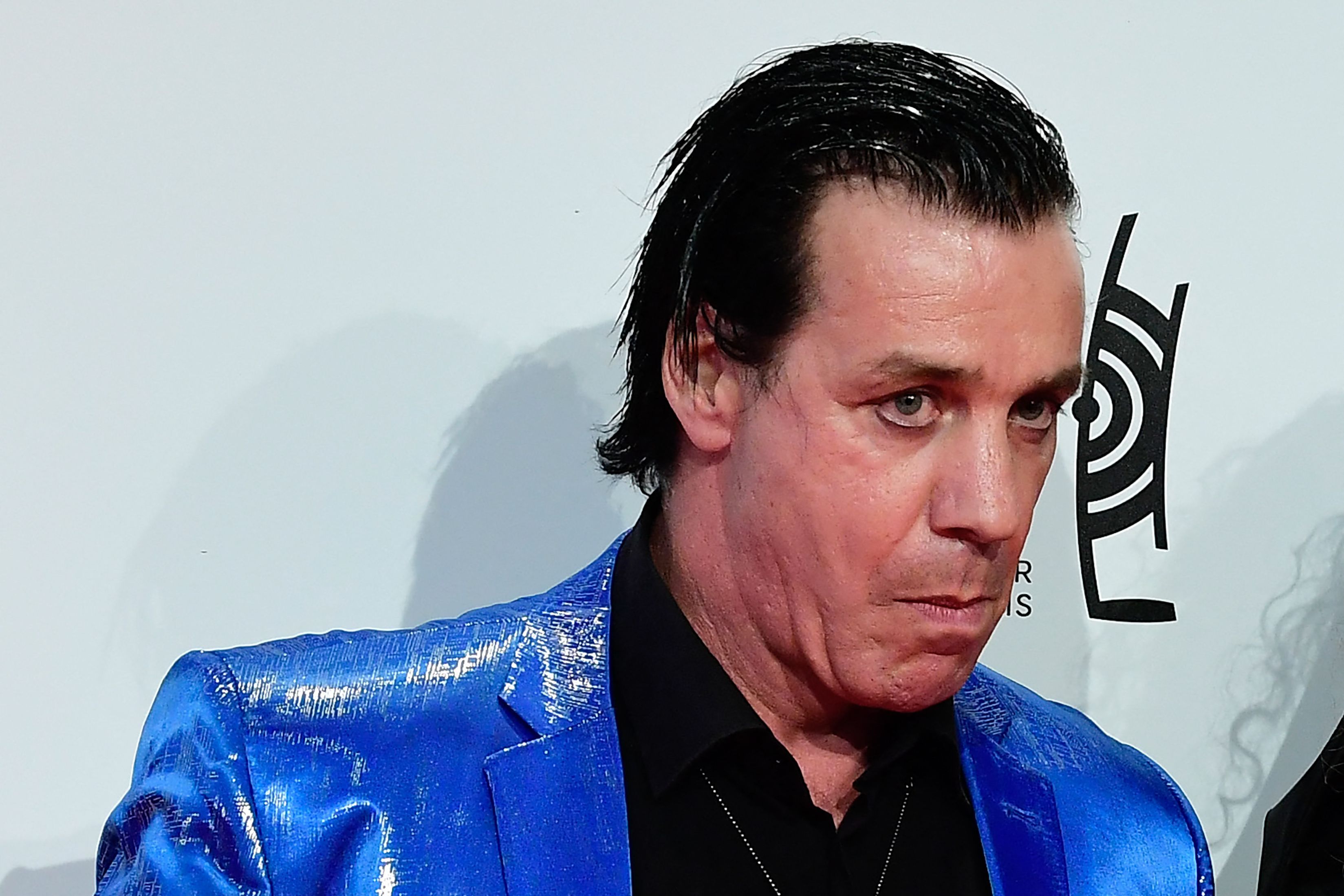 Till Lindemann lässt Vorwürfe zurückweisen