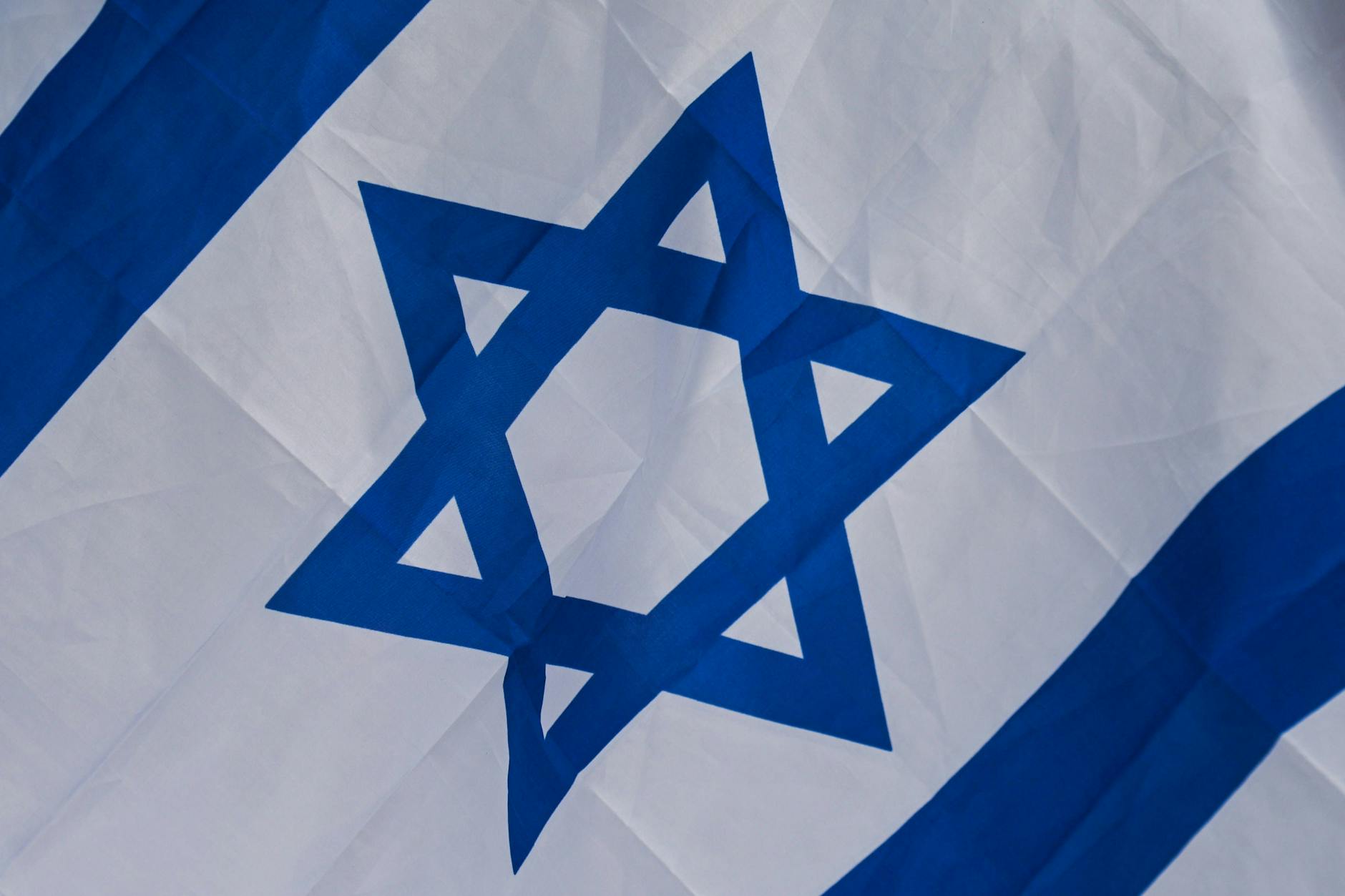 Die Studienautoren stellten fest, dass der Staat Israel stets im Kontext des Konfliktes zwischen Israelis und Palästinensern zum Unterrichtsgegenstand wird. Die Art der Darstellung sei dabei verkürzt.