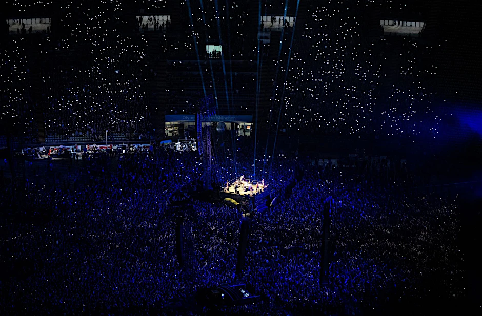 Tausende von Zuschauern beim Rammstein-Konzert im Münchner Olympiastadion.