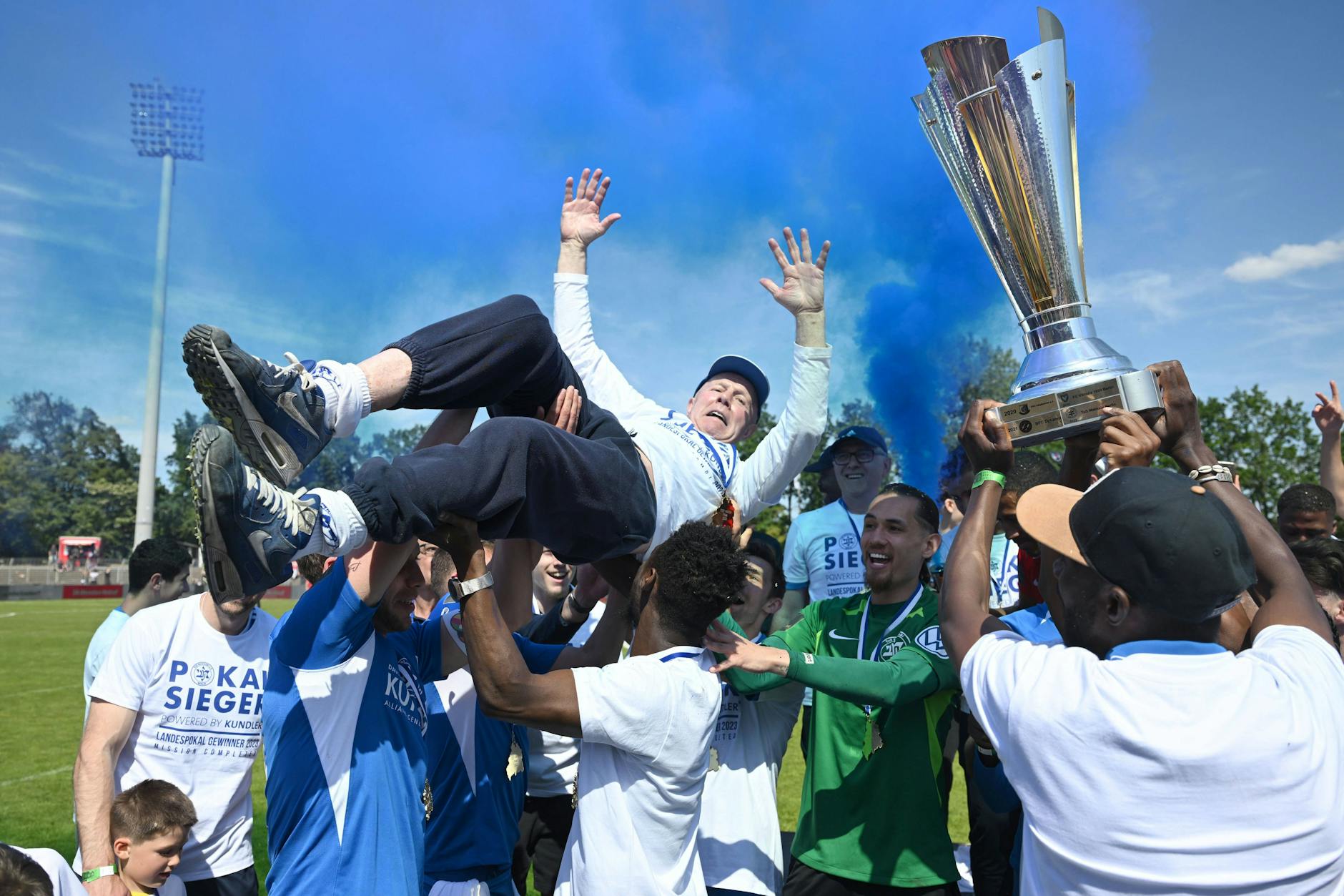 So jubelte der TuS Makkabi nach dem Gewinn des Berliner Landespokals. Jetzt freut man sich im DFB-Pokal auf den VfL Wolfsburg.