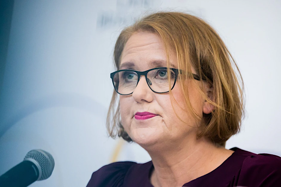 ARCHIV - Bundesministerin für Familie, Senioren, Frauen und Jugend Lisa Paus spricht bei einer Pressekonferenz.  