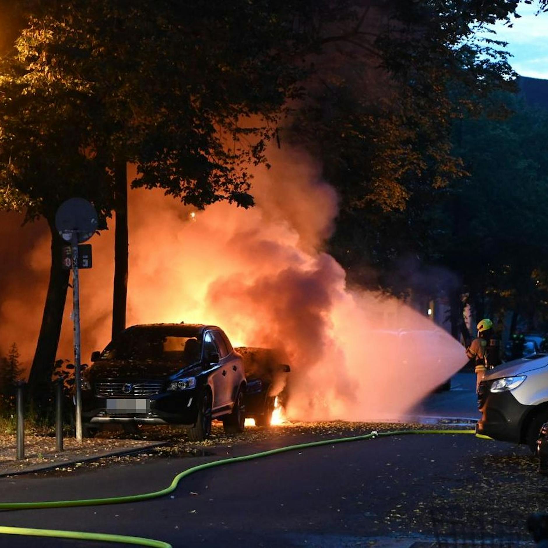 Polizei-Ticker Berlin: ++ Zwei Autos am Zionskirchplatz ausgebrannt ++