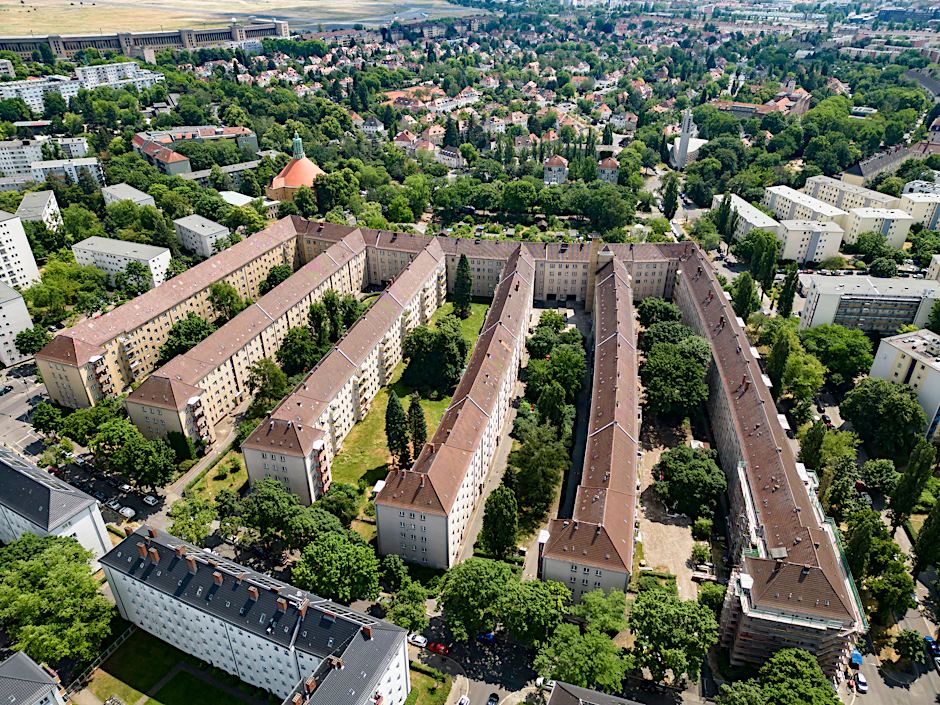 Blick von oben: Wohnhäuser der Siedlung in Neu-Tempelhof sollen teuer modernisiert werden.