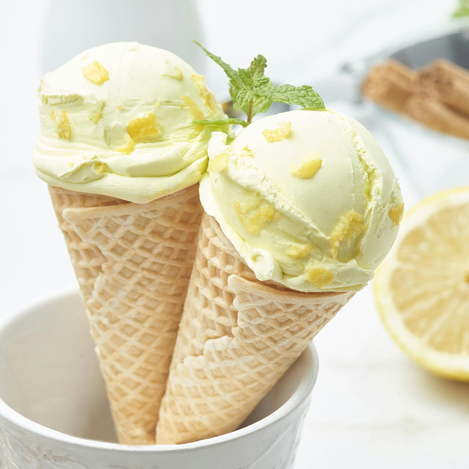 Günstig und lecker im Sommer: Rezept für Zitroneneis aus drei Zutaten!