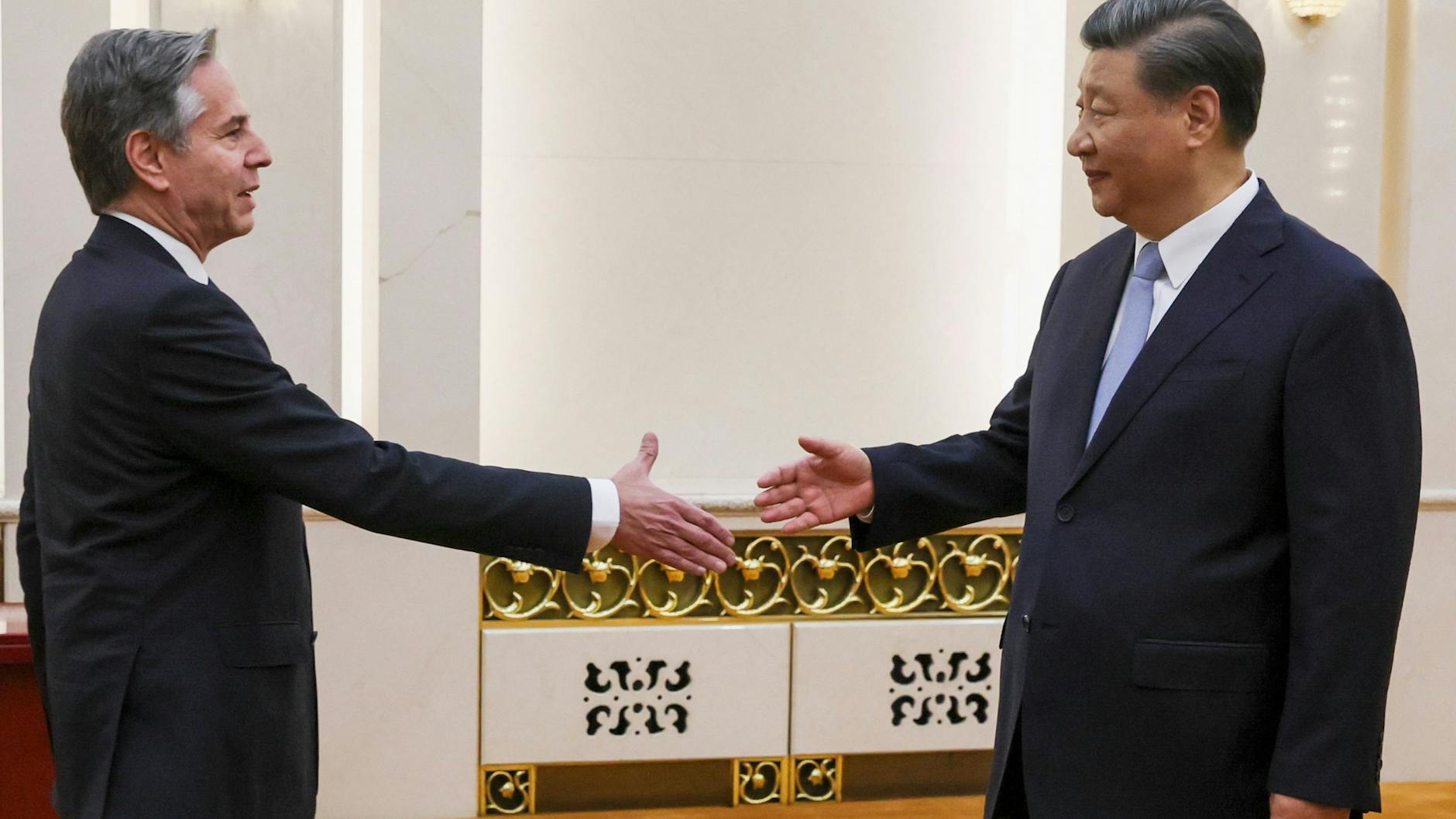 Signal der Gesprächsbereitschaft: Chinas Machthaber Xi Jinping empfängt den US-Außenminister Antony Blinken.