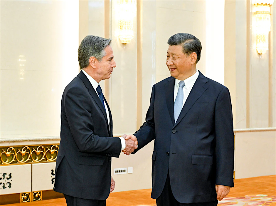 Chinas Präsident Xi Jinping (r.) mit dem Außenminister der USA Antony Blinken am 19. Juni in Peking
