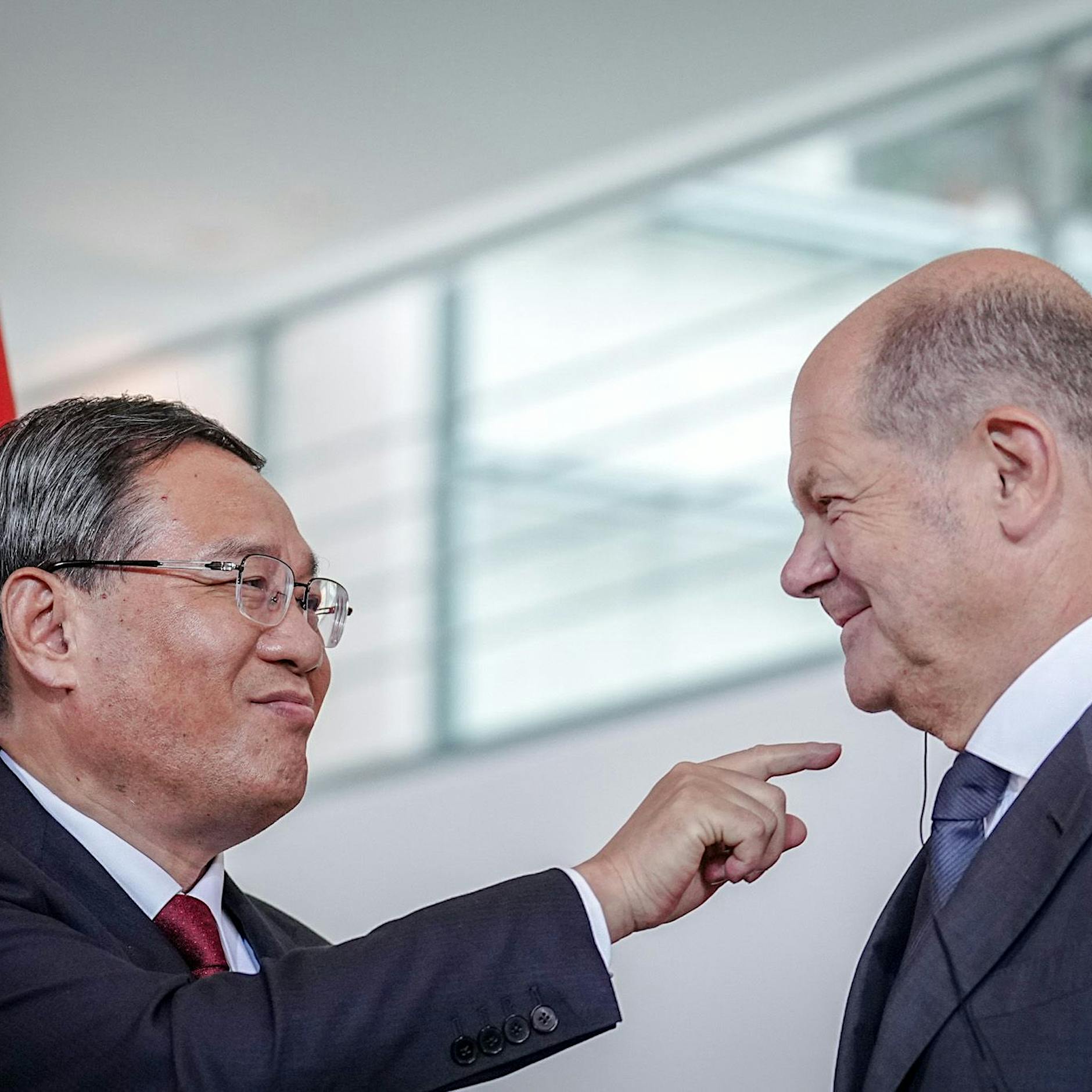 Scholz kämpft um die Gunst Chinas, mit Querschüssen