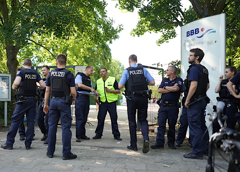 Immer wieder kommt es im Sommerbad Pankow zu Polizeieinsätzen.