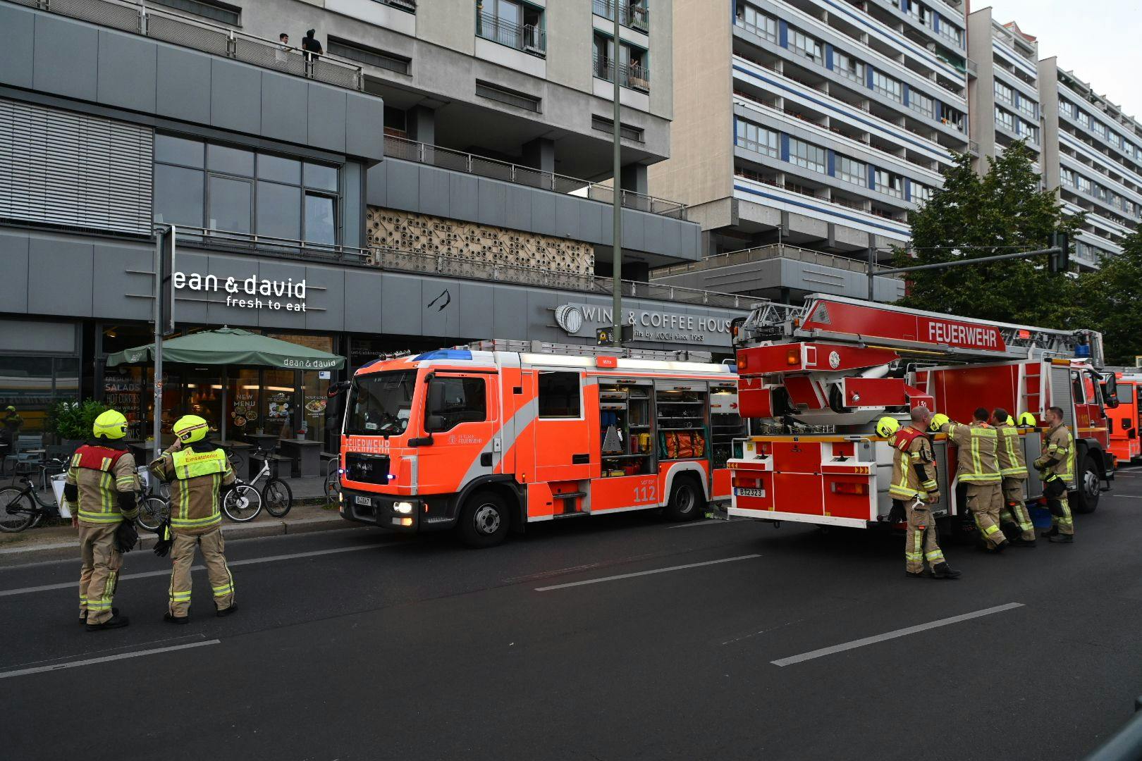 Mehr als 40 Einsatzkräfte der Feuerwehr waren an der Einsatzstelle. 