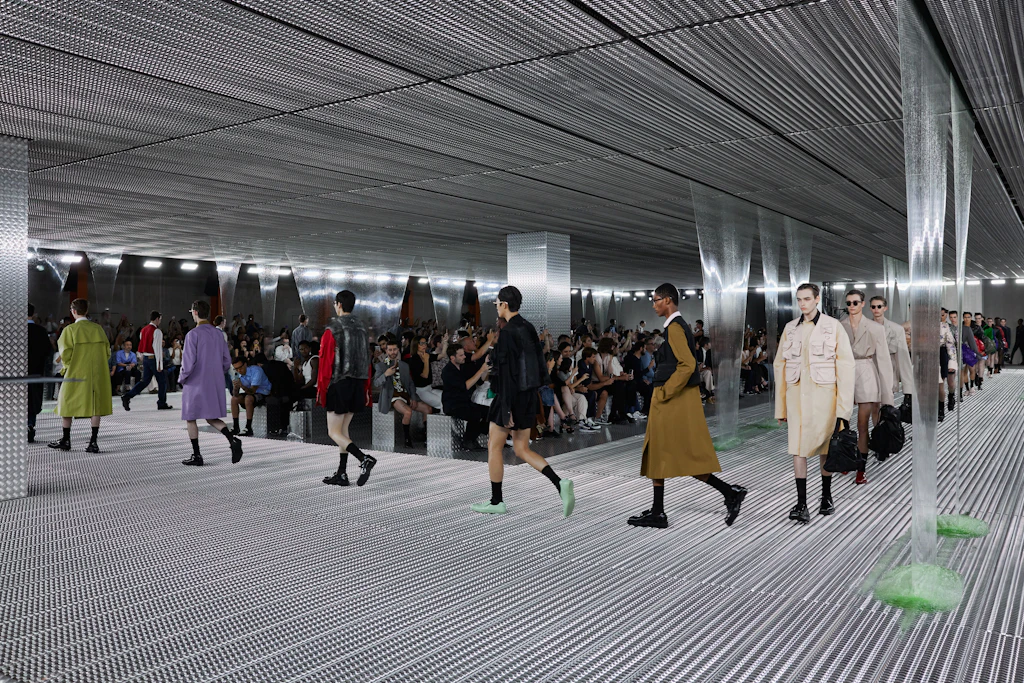 So war die Prada-Show auf der Milan Fashion Week: Alien-Schleim und scheinbar echter Ziegenpelz