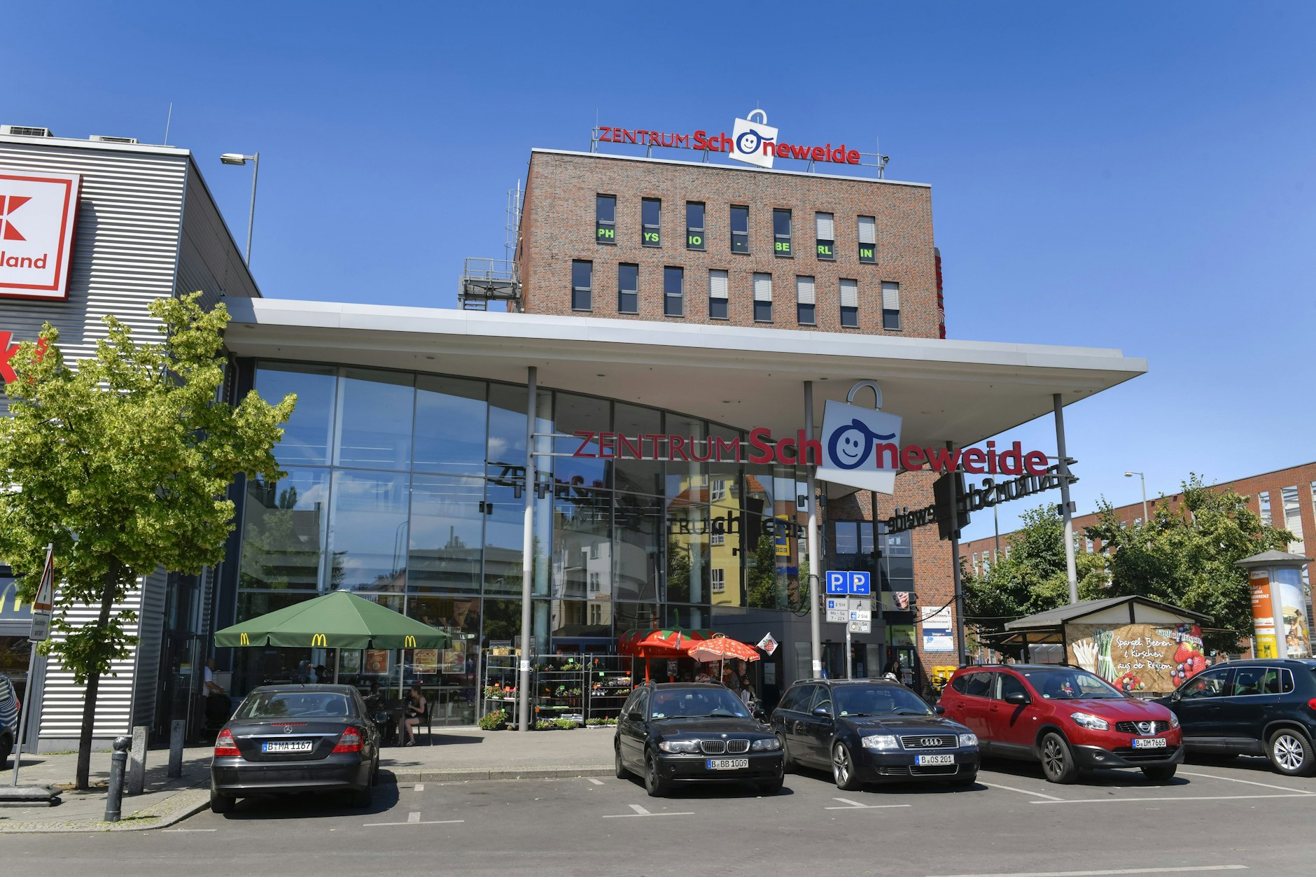 Das Zentrum Schöneweide ist nach einer Bombendrohung geräumt worden.