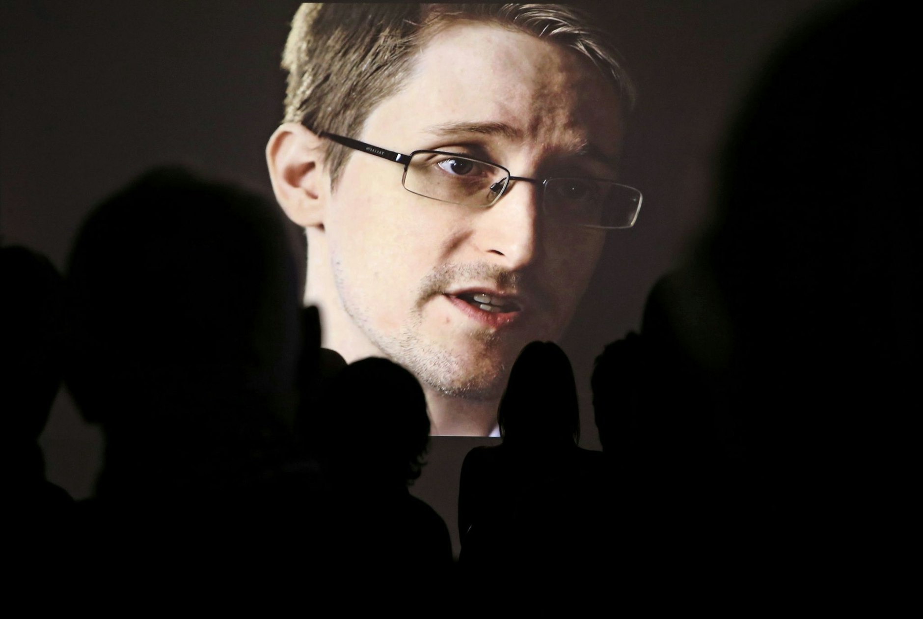 ARCHIV - Befindet sich seit zehn Jahren unter dem Schutz Putins: Der Whistleblower Edward Snowden.  