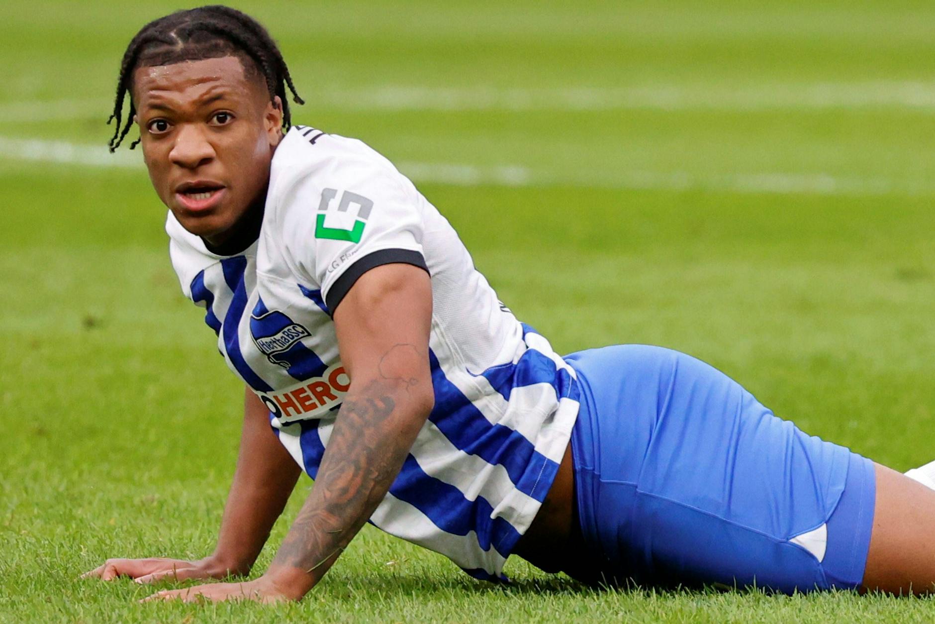 Jessic Nagnkam ist für den „Berliner Weg“ bei Hertha BSC fest eingeplant. Aber Eintracht Frankfurt lockt den Stürmer mit großen Worten und viel Geld.