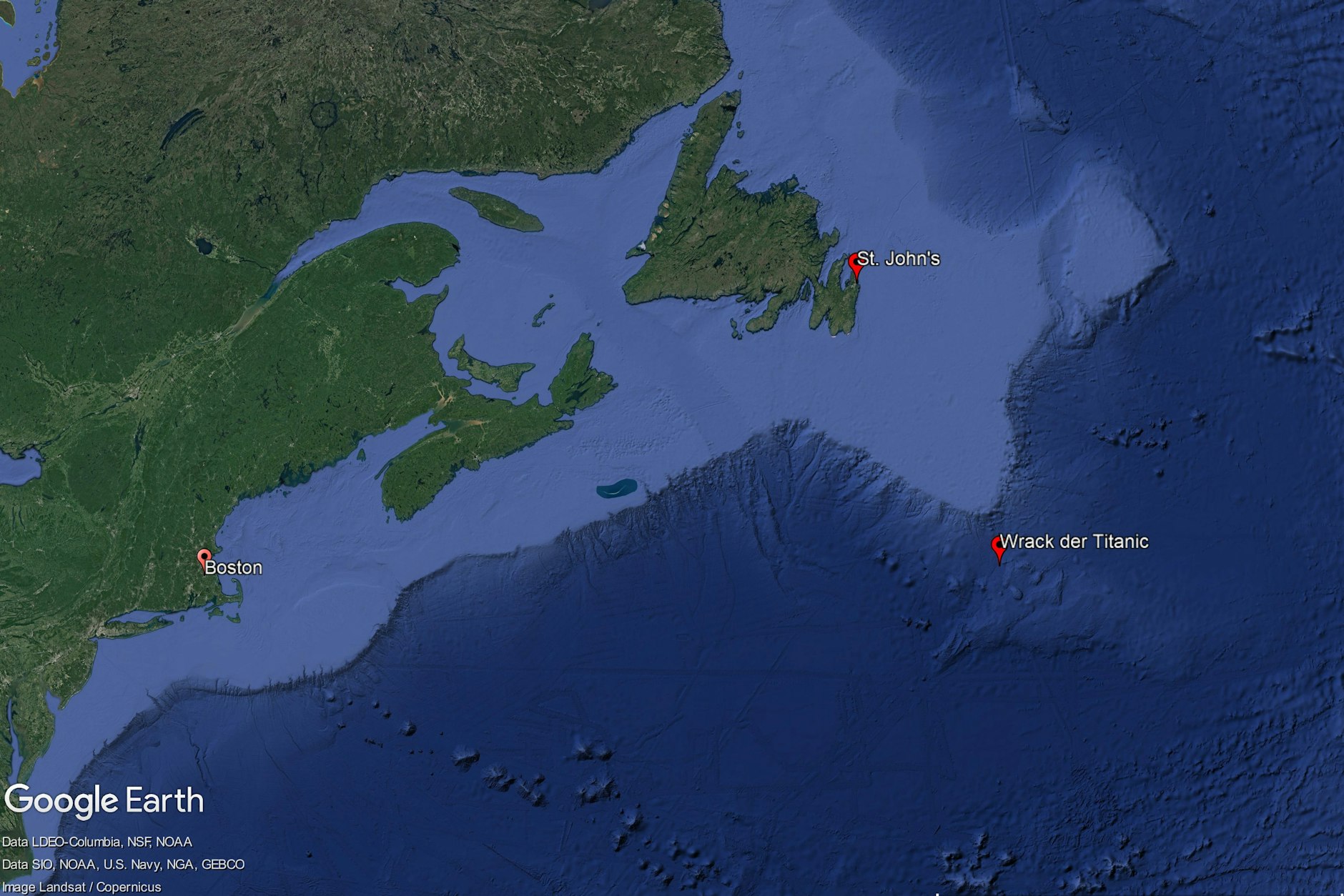 Ungefähr 900 Meilen südöstlich von Neufundland liegt das Wrack der Titanic.