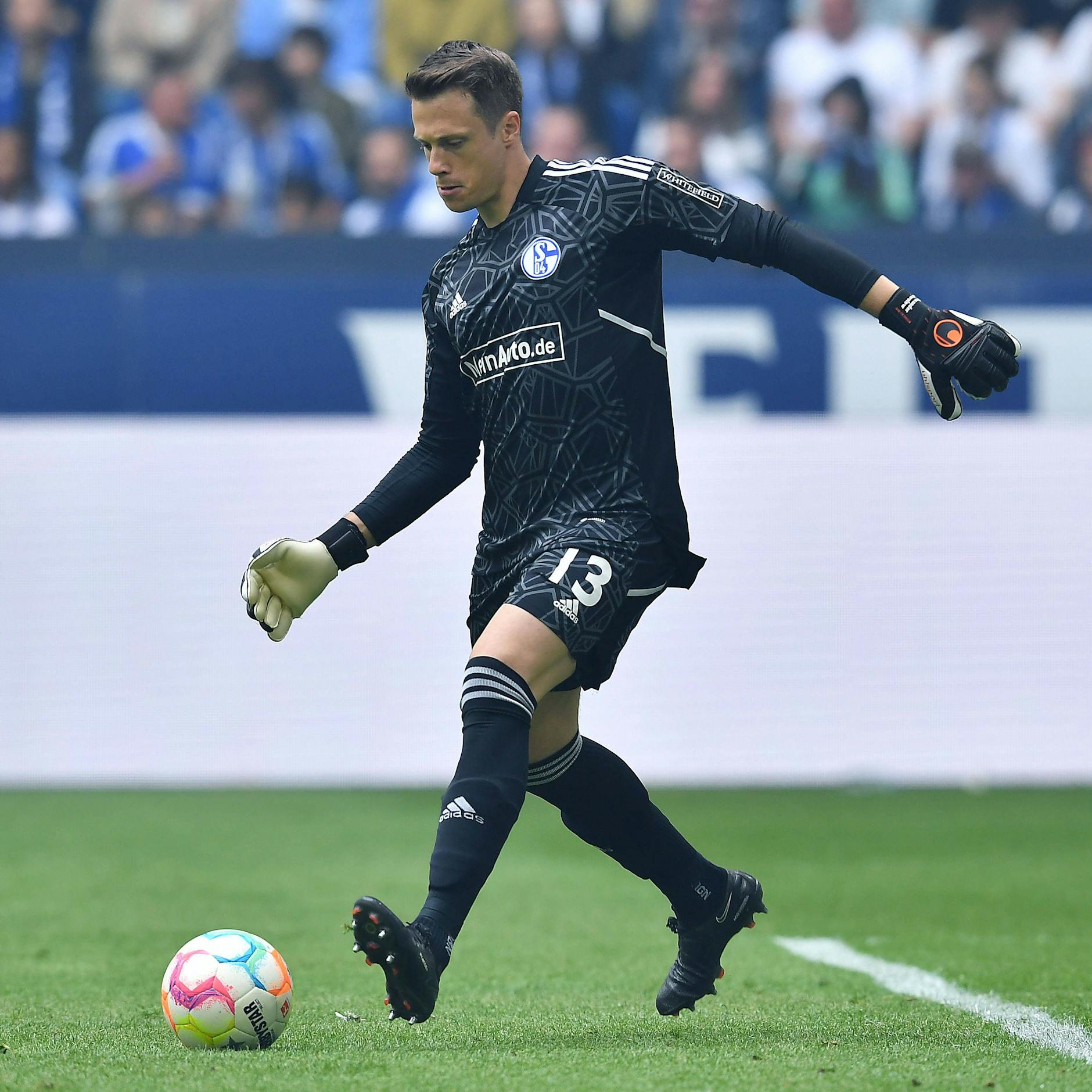 Kein Glück bei Hertha BSC und auch nicht bei Schalke 04. Torwart Alexander Schwolow ist vergangene Saison gleich doppelt abgestiegen.