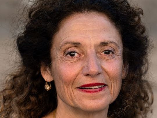 Adriana Altaras: Schauspielerin, Regisseurin und großartige Geschichtenerzählerin