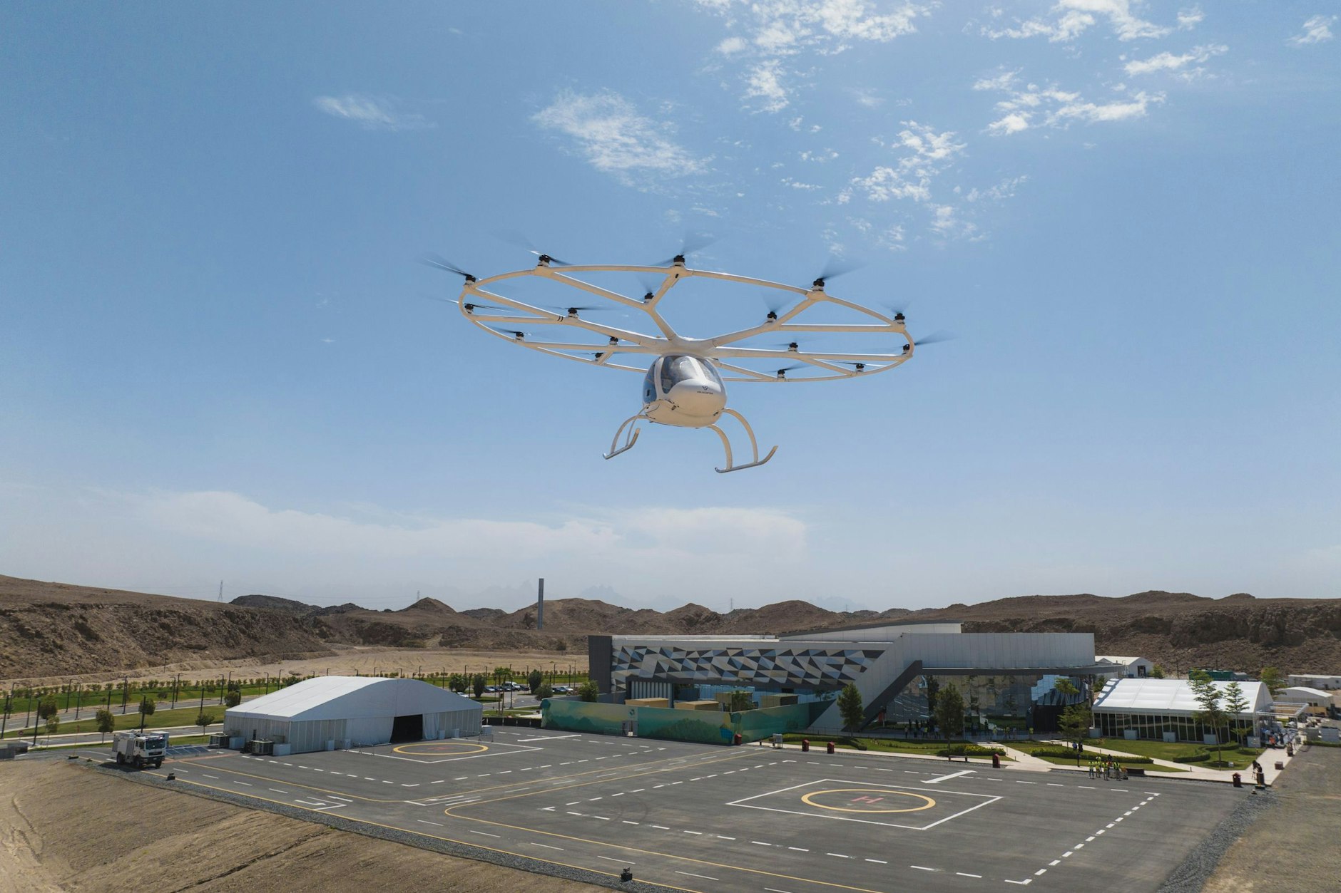 Ein Flugtaxi von Volocopter bei einem Demonstrationsflug in Neom, Saudi-Arabien.