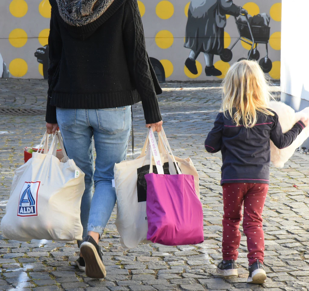 Linke fordert Grundsicherung für armutsgefährdete Kinder