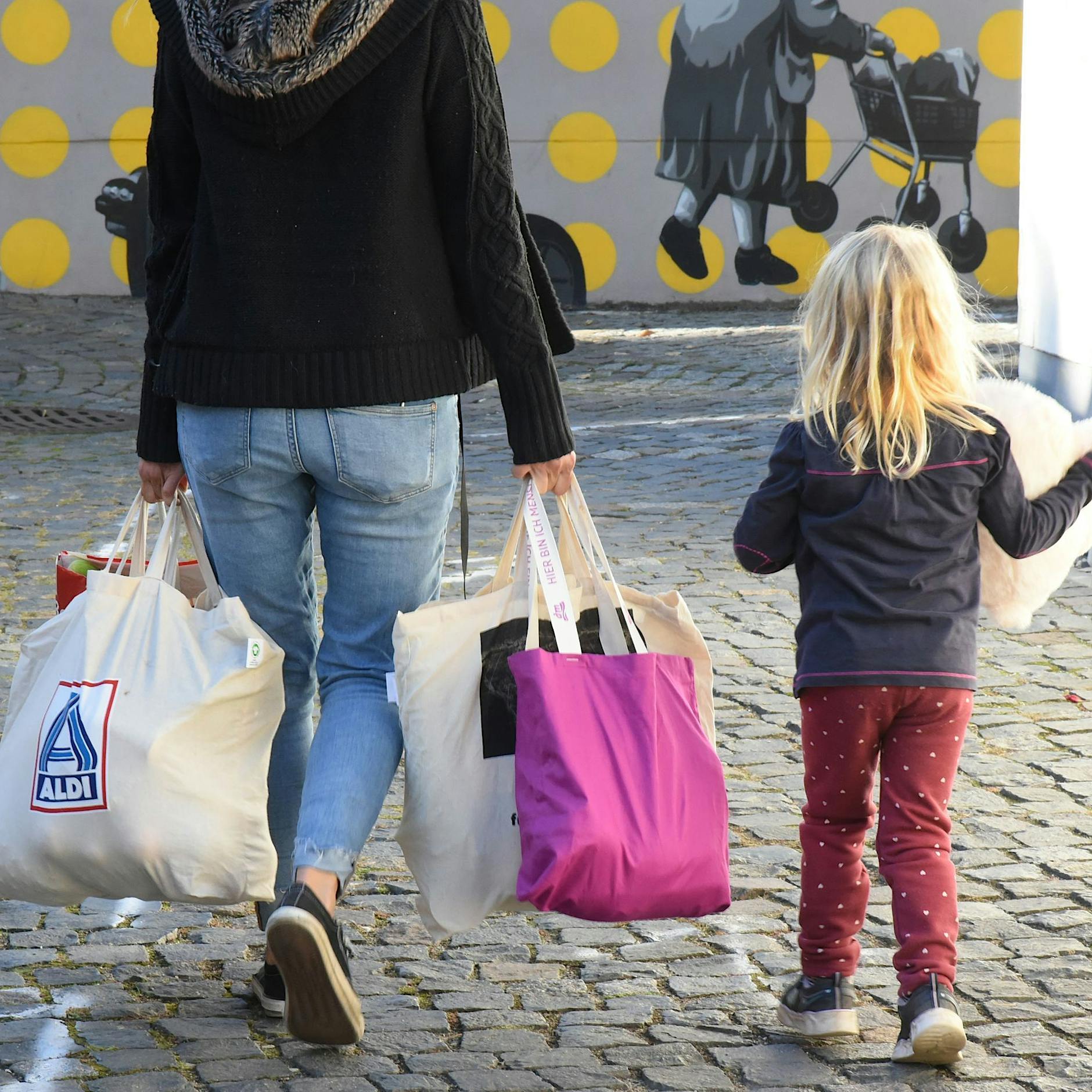 Linke fordert Grundsicherung für armutsgefährdete Kinder