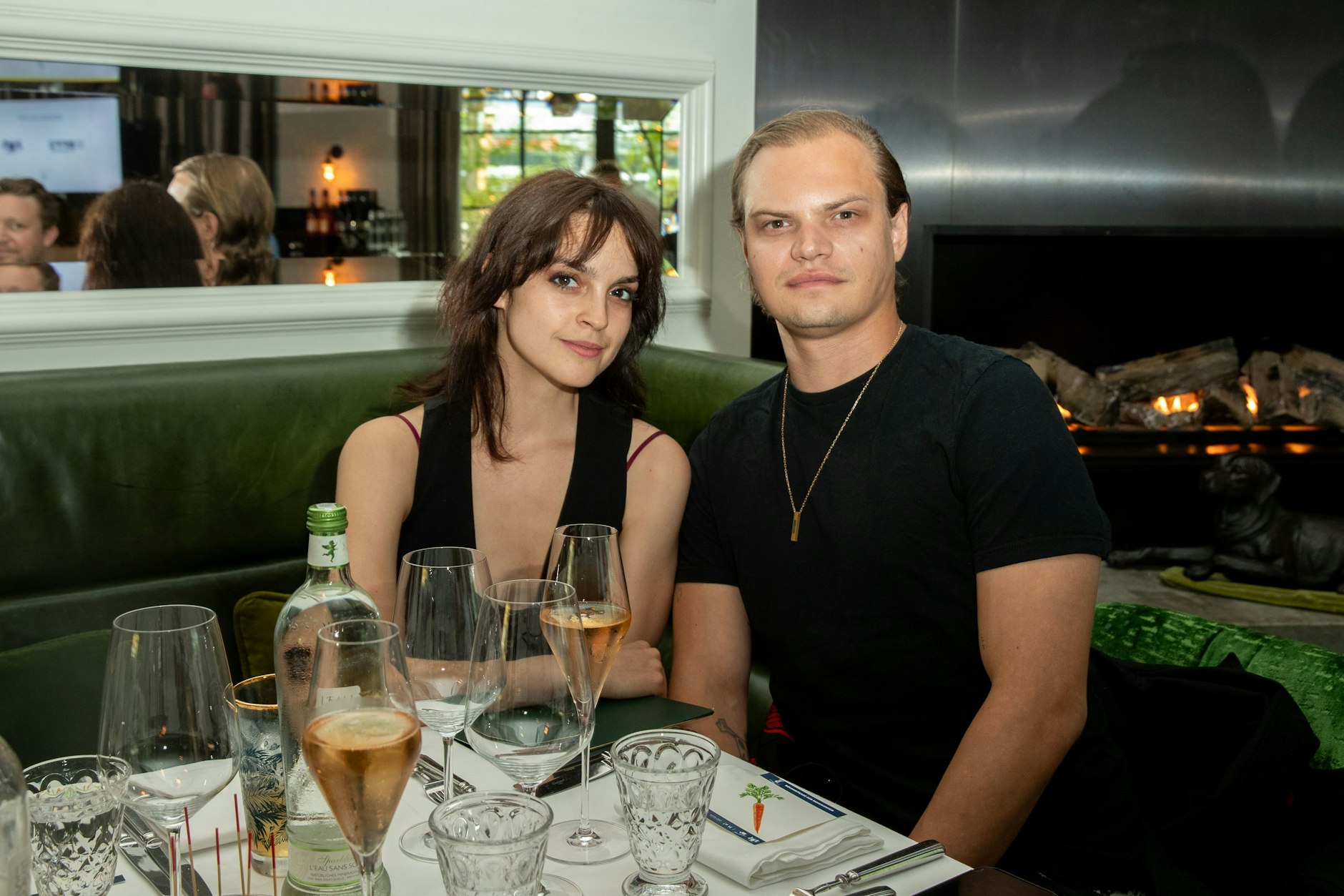 Gesittet in den Sitzen: Wilson Gonzalez Ochsenknecht hockt brav an seinem Tisch.