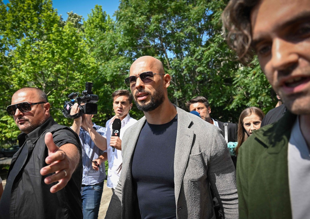 „Hassfluencer“ Andrew Tate wegen Menschenhandels vor Gericht „Ich