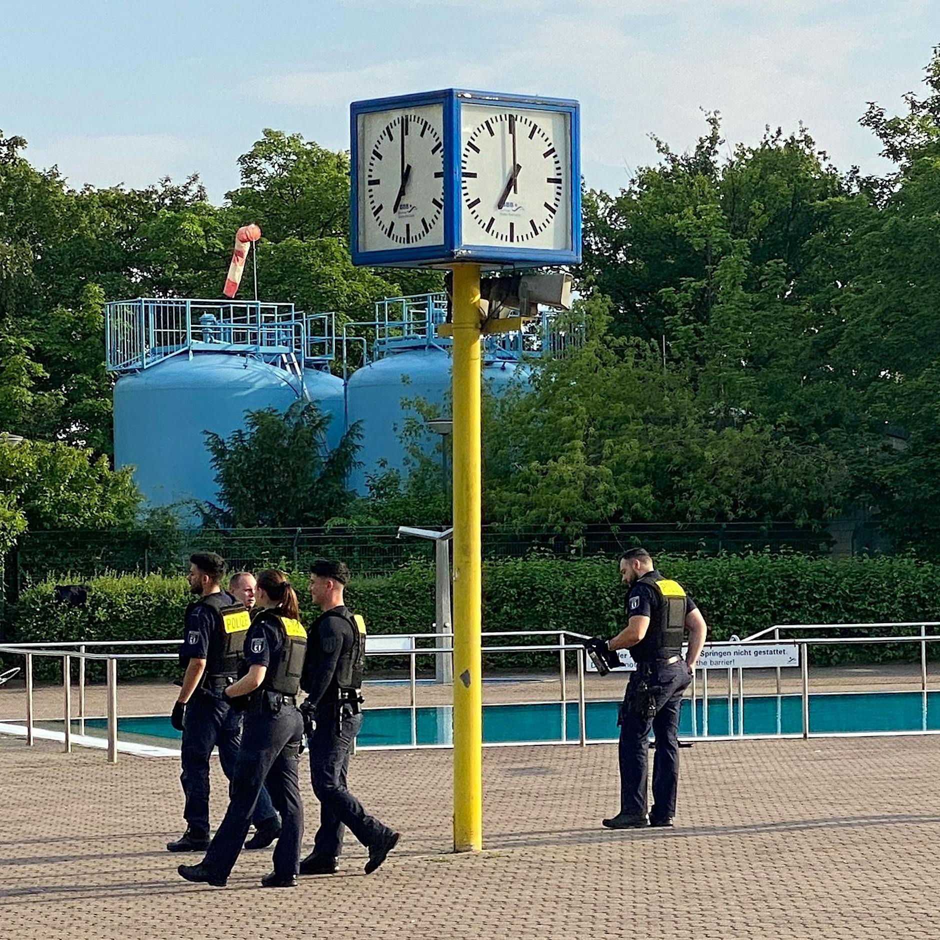 Schlägerei im Columbiabad Neukölln – Polizei muss Freibad räumen
