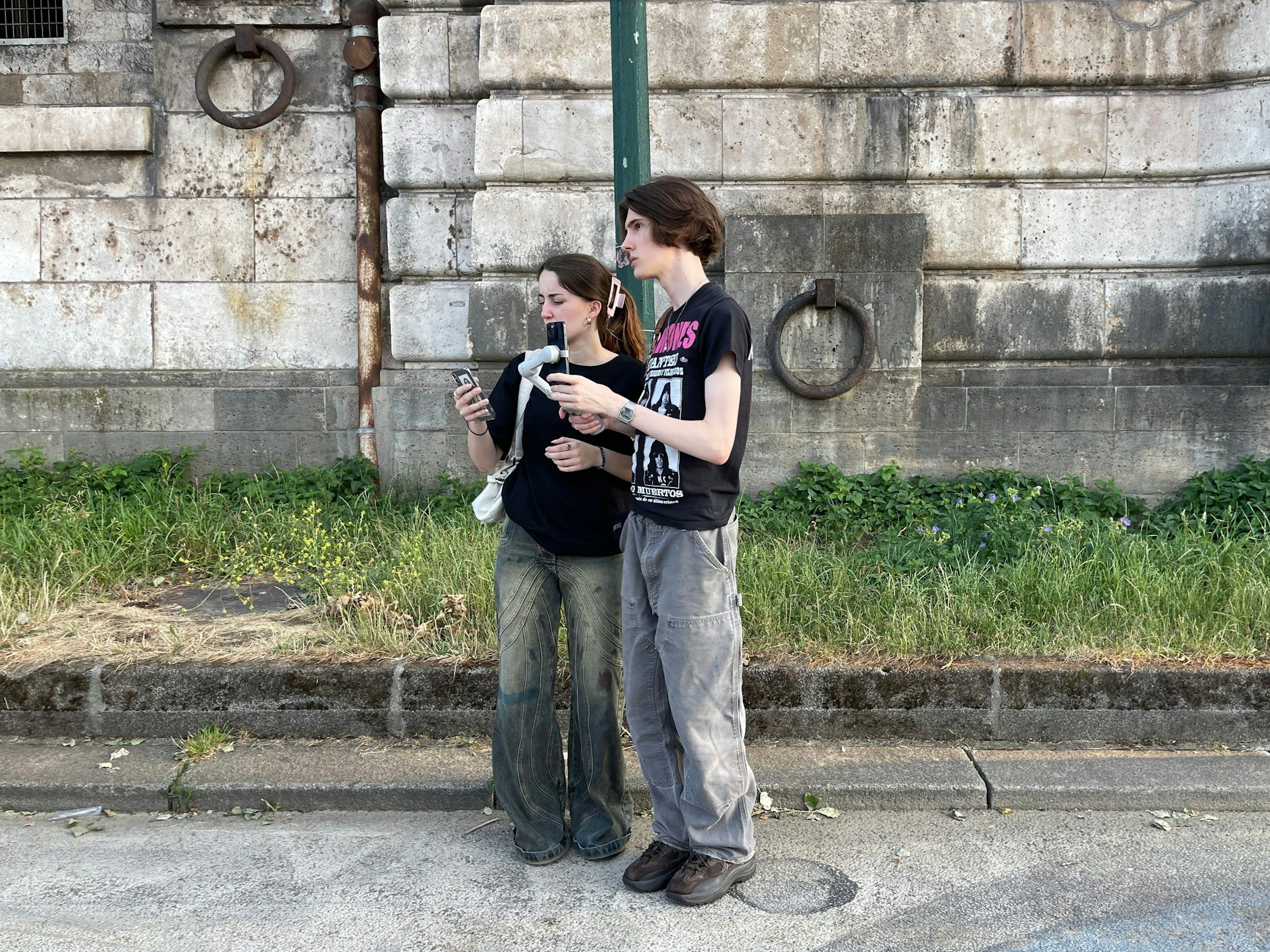 Diese zwei Hübschen warten auf Fotomotive. Die meisten Fotografen hatten sich direkt an der Show-Brücke postiert, deswegen hatten diejenigen, die hierher gekommen waren, freie Bahn.