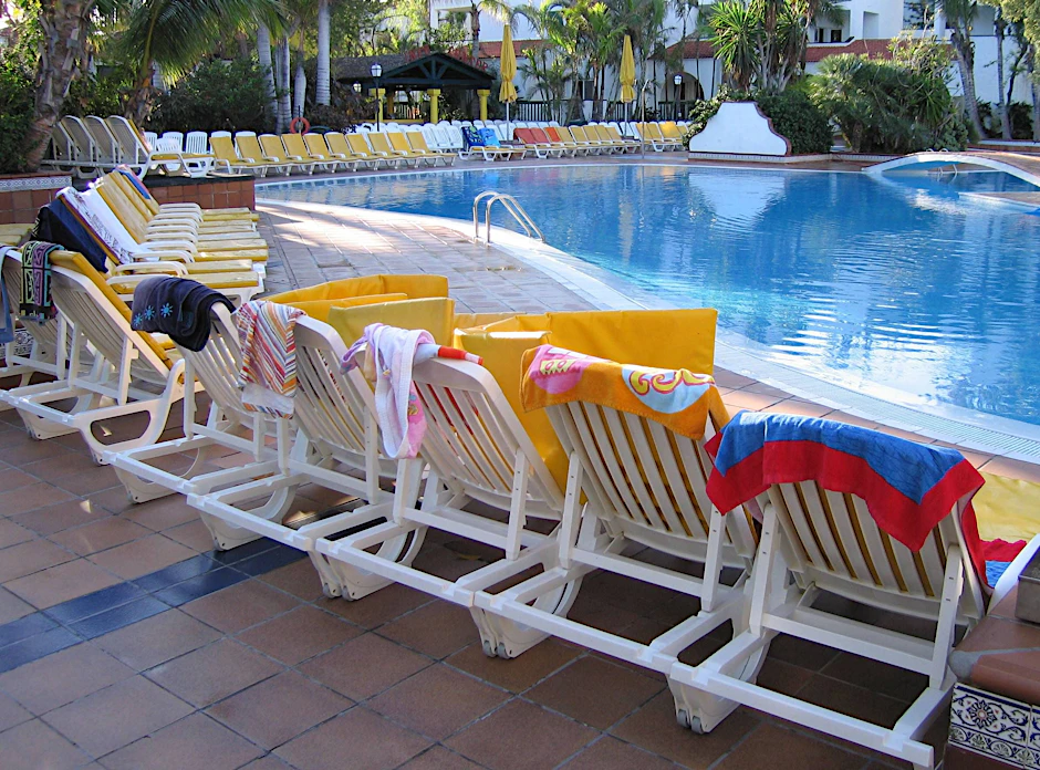 Reservierte Liegen am Pool: Viele Urlauber gucken auch im Hotel ganz genau, wo sie bleiben.&nbsp;