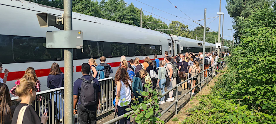 Fahrgäste mussten in Strohkirchen aussteigen.