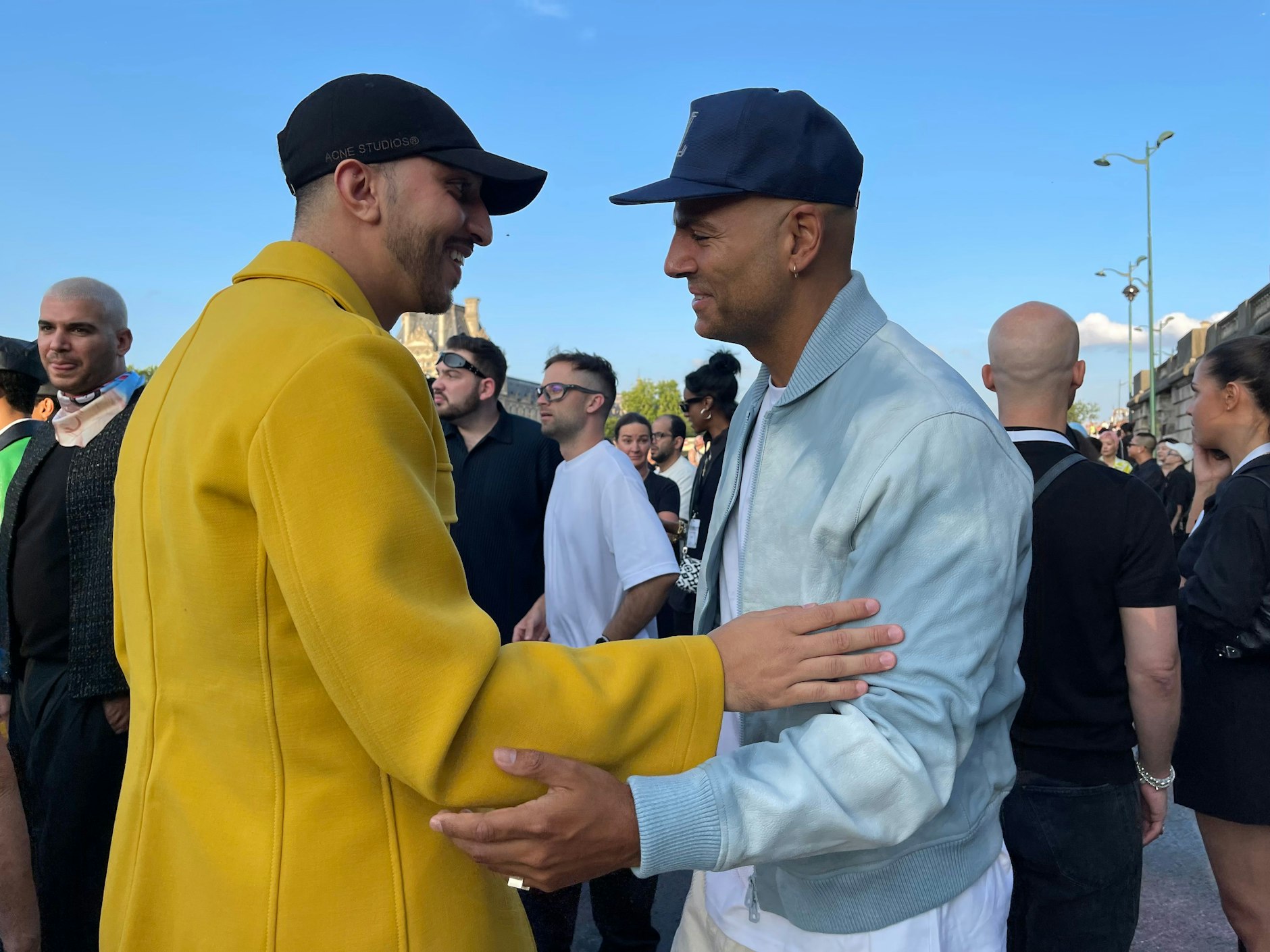 Man kennt sich, man begrüßt sich.