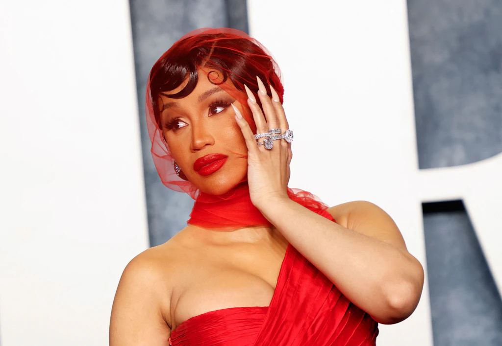 Nach Wasser-Attacke: US-Rapperin Cardi B schleudert Mikrofon auf Fan