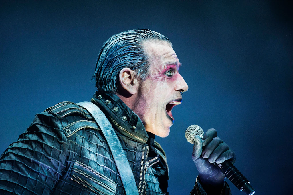 Anlässlich der Rammstein-Debatte: Welche Rolle spielen Künstler in der Gesellschaft?