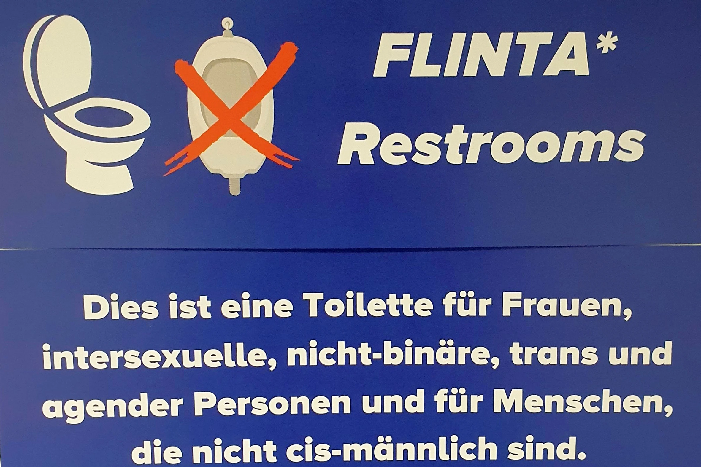 Schild an einer „Flinta-Toilette“ in einem Kreuzberger Veranstaltungszentrum