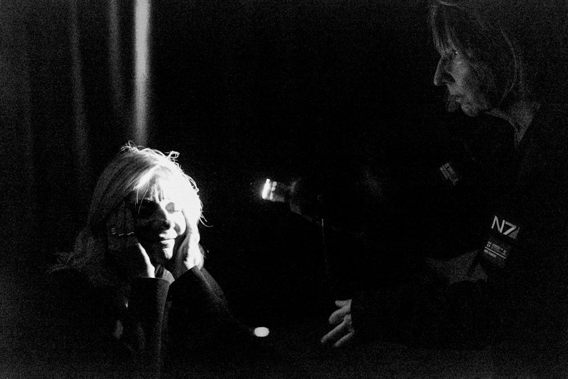 Lightpainting mit Modell darf auch bei 48 Stunden Neukölln im Darkroom der Neukölln Arcaden probiert werden.