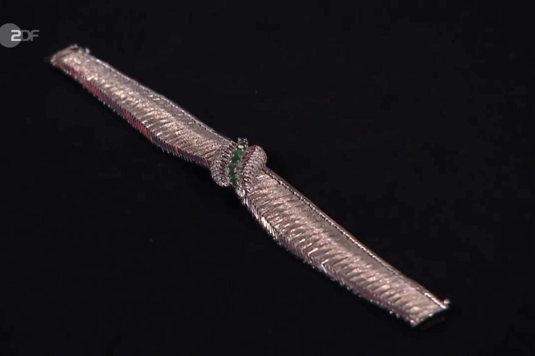 Bei „Bares für Rares“ soll dieses Armband verkauft werden.