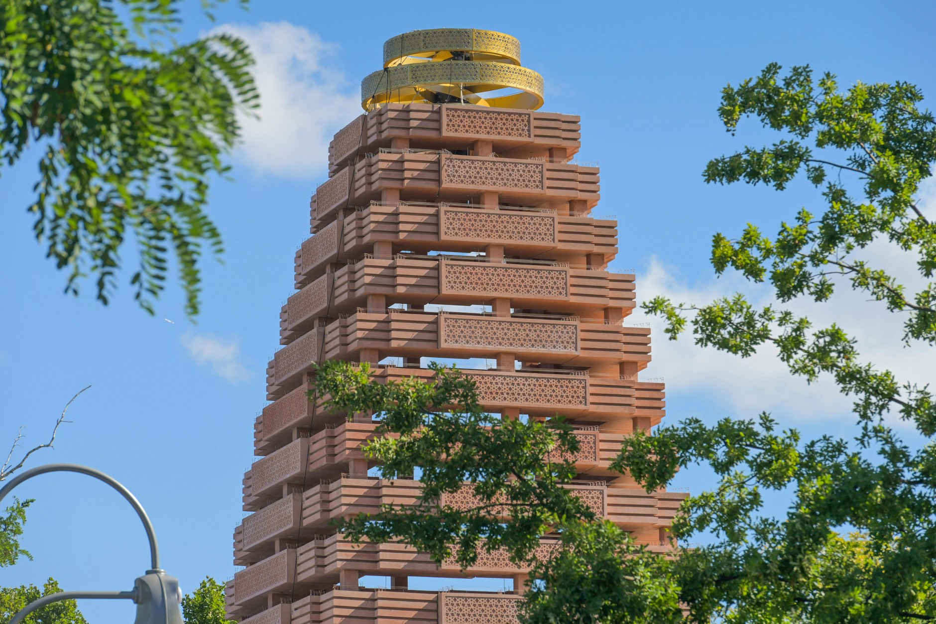 Mittelpunkt des neuen Geheges ist der 25 Meter hohe Turm der Nashorn-Pagode.
