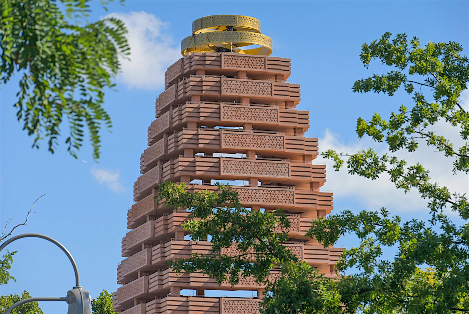 Mittelpunkt des neuen Geheges ist der 25 Meter hohe Turm der Nashorn-Pagode.